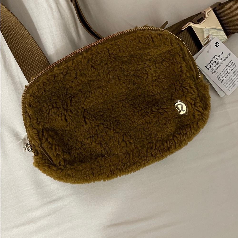 Lululemon Sherpa Crossbody Bag